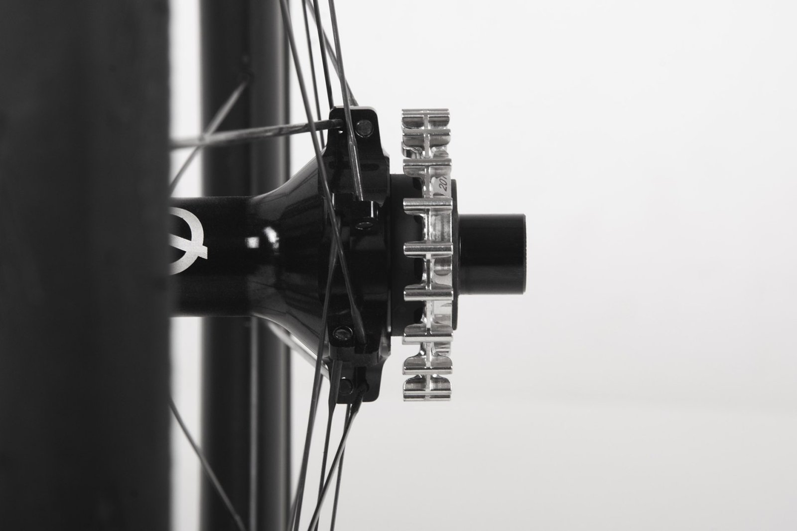 Possible SpinnerOne - Rear Hub 24H StraightPull 142×12 – CenterLock - Image 2